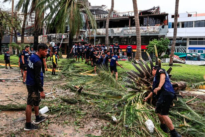 De los 20 laguneros que se encontraban en la ciudad costera de Acapulco al momento del impacto del huracán Otis, 19 ya están de regreso en casa y uno más, está por llegar.