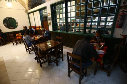 El sector restaurantero ya está buscando alternativas por si se requiere importar insumos. (EL SIGLO DE DURANGO)