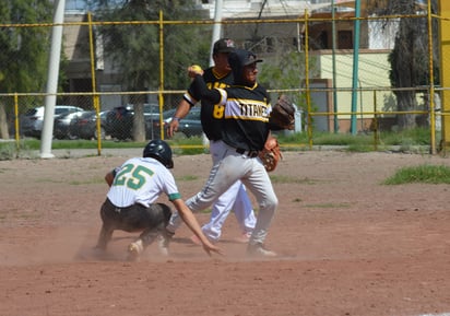 Ardiente recta final en  Liga de Softbol Industrial y Comercial