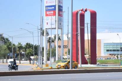 La realización de los trabajos será para tener en condiciones adecuadas los cuerpos laterales y utilizarlos como vías alternas mientras se construye el Giro Independencia en Torreón.