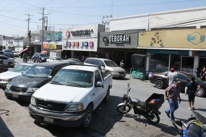 No solo las llamadas 'farderas' cometen los robos en la zona comercial de San Pedro, también las personas con problemas de drogadicción, para seguir consumiendo la sustancia ilícita. (EL SIGLO DE TORREÓN)