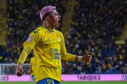 Julián Araujo celebra luego de marcar el primer tanto de Las Palmas, en la victoria 2-0 sobre Getafe (EFE)