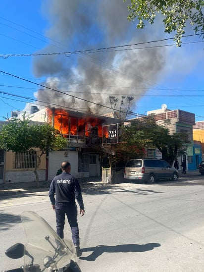 En el incendio quedó atrapada entre las llamas una mujer de la tercera edad, quien perdió la vida.