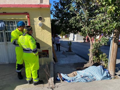 Un probable infarto le arrebató la vida a un hombre en plena vía pública la tarde de este sábado en el municipio de Saltillo.