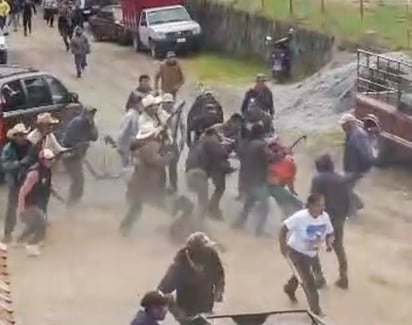 Explicó que un ejemplo de ellos son las auto guardias, formadas por ciudadanos armados. (EL SIGLO DE TORREÓN)