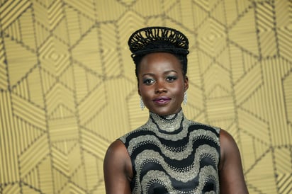 ARCHIVO - Lupita Nyong'o posa a su llegada al estreno de la película 'Black Panther: Wakanda Forever' en Londres, el jueves 3 de noviembre de 2022. Nyong'o presidirá el jurado en el Festival Internacional de Cine de Berlín en febrero de 2024, anunciaron los organizadores el lunes 11 de diciembre de 2023. (Foto Scott Garfitt/Invision/AP, archivo)