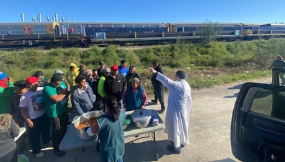 Religioso explicó que la mayor parte de los exiliados no bajan del tren o no ingresan a la zona metropolitana. (SERGIO A. RODRÍGUEZ)