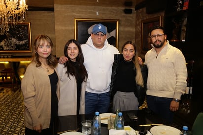 Andrea de la Rosa, Anelise Homero, Jean Guinchard, Valeria Luján y Alan de la Rosa (EL SIGLO DE TORREÓN/ENRIQUE CASTRUITA)