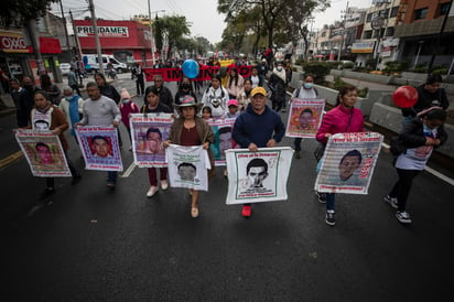 En acatamiento a una sentencia del Primer Tribunal Colegiado en materia Penal, que ordenó revisar la medida cautelar, una jueza federal revocó la prisión preventiva oficiosa contra 8 militares acusados en el caso Ayotzinapa, por lo que llevarán su proceso penal en libertad por el delito de desaparición forzada. (FOTO: AGENCIA)