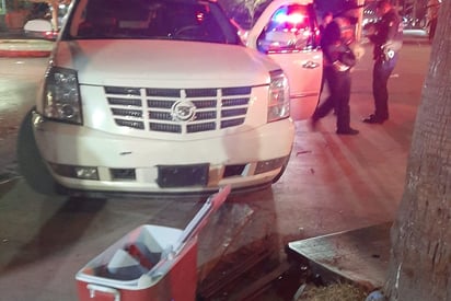 Conductora ebria destroza puesto de burritos y arrolla al vendedor en Torreón