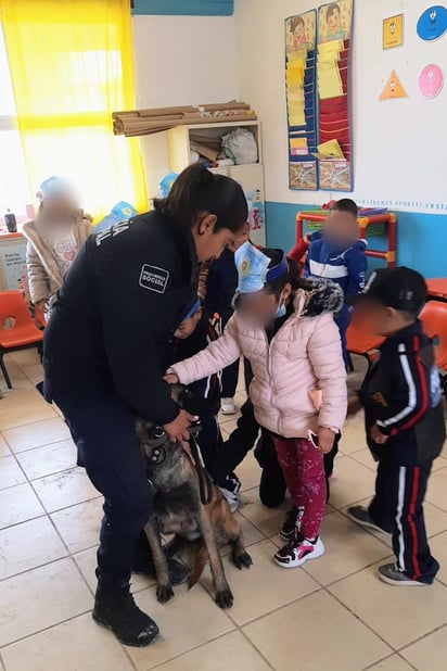 La  Policía Preventiva de San Pedro visitó el jardín de niños Álvaro Obregón.