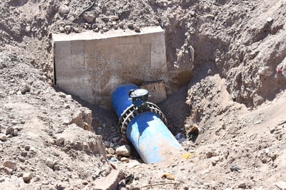 El pasado fin de semana, tanto el Simas Torreón como la dependencia federal volvieron a tomar muestras del líquido del sitio de desfogue. (FERNANDO COMPEÁN / EL SIGLO DE TORREÓN)