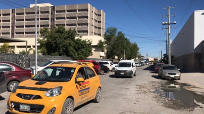 Estacionamiento IMSS Torreón Jardín. (FERNANDO COMPEÁN / EL SIGLO DE TORREÓN)