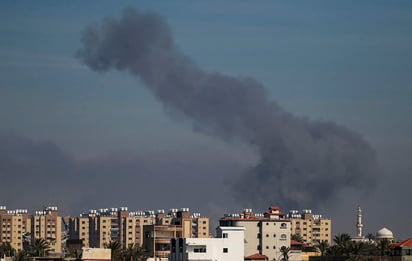 Columnas de humo en la Ciudad de Gaza. (ARCHIVO)
