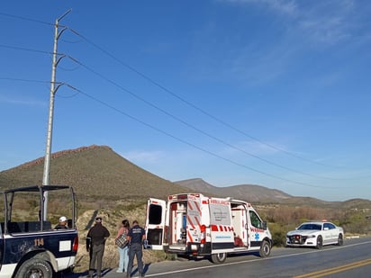 Cae vehículo a 6 metros de profundidad; hay 3 lesionados