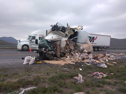 Dos traileros perdieron la vida tras accidente en la carretera a Zacatecas