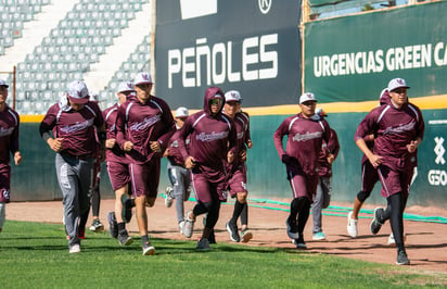 Con la presencia de más de 25 peloteros y la mirada atenta del presidente ejecutivo del equipo, los Algodoneros del Unión Laguna comenzaron este martes, en el Estadio de la Revolución, su pretemporada rumbo a la campaña 2024 de la Liga Mexicana de Beisbol.