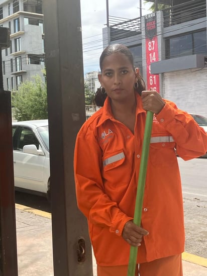 Desde hace dos años, Ana Rocío Acevedo de León trabaja en La Ola y esto le ha permitido sacar adelante a su familia.