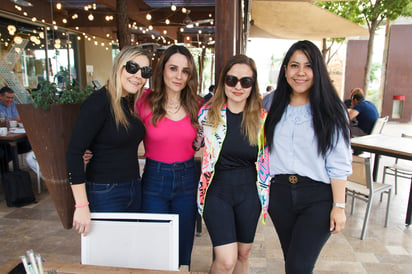 Erika Rivas, Samantha Carreon, Mila Jaidar e Isabel Fuentes.