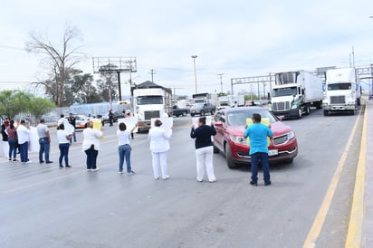 Minutos después de las doce del día de ayer jueves, el Sinaitsa bloqueó un tramo del periférico, a la altura del edificio Coahuila.