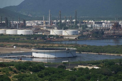 Inviable, estrategia sostenible de Pemex