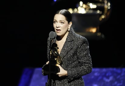 Las ciudades españolas de Cádiz y Málaga acogerán el calendario de eventos de los Grammy Latinos en 2024, con sendos espectáculos que se celebrarán el 13 de abril y el 16 de mayo respectivamente. (En la imagen Natalia Lafourcade/  EFE/EPA/ETIENNE LAURENT)