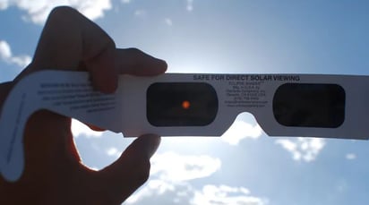 Prohíben en Gómez Palacio venta ambulante de lentes para ver el eclipse solar total