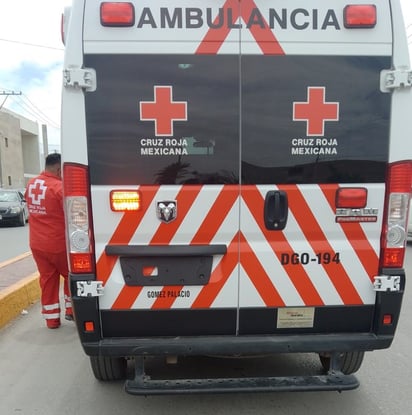 Un hombre resultó lesionado tras sufrir una caída de su propia altura frente a la colonia Revolución. (EL SIGLO DE TORREÓN)