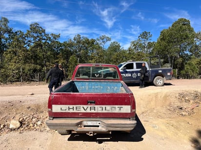 Aseguran camioneta con reporte de robo en el Mezquital Durango