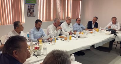 El alcalde Román Alberto Cepeda González se reunió esta mañana con los representantes del CLIP. (FABIOLA P. CANEDO)