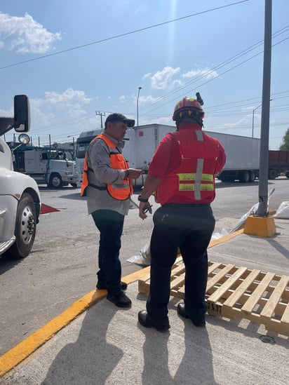 Otra vez, tren impacta a un trailer que intentó ganarle el paso