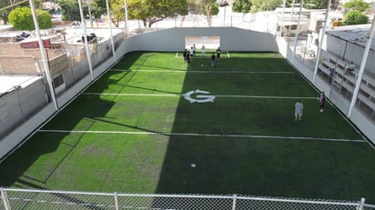 Mejoran la plaza y cancha de la colonia Tierra Blanca de Gómez Palacio