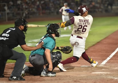 El venezolano Yangervis Solarte definió el juego con una poderosa línea por el callejón del central - izquierdo, en el inning 11.