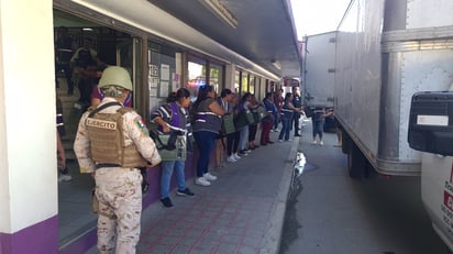 La unidad llegó escoltada por elementos del Ejército Mexicano así como de la Secretaría de Seguridad Pública (SSP) del Estado de Coahuila.
