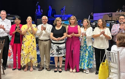 El Ayuntamiento de Monclova celebró a los profesores por la conmemoración del Día del Maestro. (SERGIO A. RODRÍGUEZ)