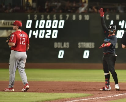 Jonathan Villar tuvo una buena jornada a la ofensiva, pegó 3 imparables y anotó 2 carreras como primer bate, para encabezar a la ofensiva de los Algodoneros que anotó 4 carreras en la segunda entrada.