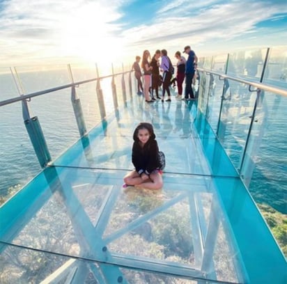 El Mirador de cristal, o también conocido como puente de cristal, es uno de los atractivos que tiene Mazatlán.