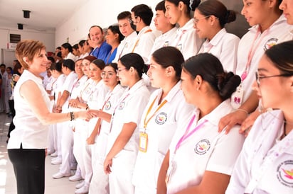 Futuros enfermeros y de otros talleres del DIF Torreón celebran el día del Estudiante