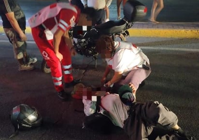 Chocan ciclista y motociclista en Gómez Palacio, ambos fueron hospitalizados