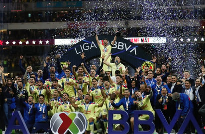 América, con gol de Henry Martín de penal, se corona de nueva cuenta en el futbol mexicano tras vencer 2-1 en el marcador global de la Final del Clausura 2024 ante el equipo de Cruz Azul. (EFE)