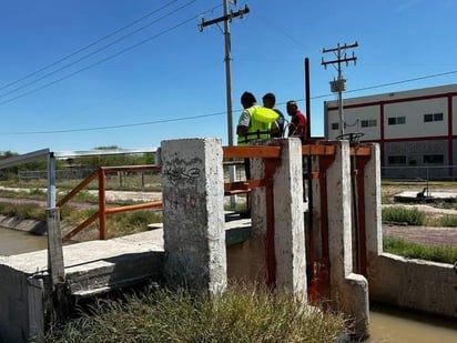 Protección Civil de San Pedro exhorta a no meterse a los canales de riego por intenso calor