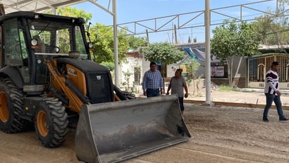 Alcalde de Lerdo supervisa construcción del domo y cancha en Álvaro Obregón