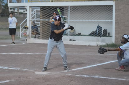 Cañonazos en Liga de Softbol de Bola Puesta de San Isidro