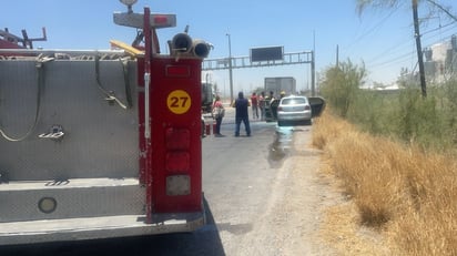 Se incendia auto en carretera a Mieleras;  conductora logró salvarse
