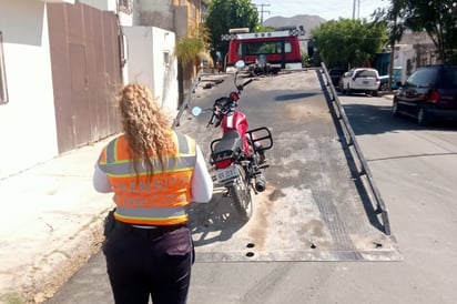 Detectan a menor de 14 años manejando motocicleta en sentido contrario