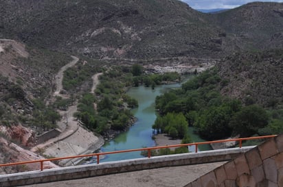 Las recientes lluvias no dejaron escurrimientos de consideración en la presa Lázaro Cárdenas. (ARCHIVO)