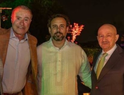 El embajador de México en España aparece en una fotografía con el expresidente por el PRI, Carlos Salinas de Gortari. (ESPECIAL)