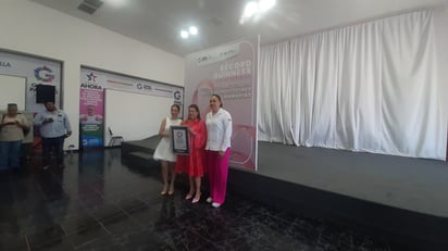 Harán 10 cirugías gratuitas de reconstrucción de mama tras récord Guinness del Moño Rosa en el Río Nazas