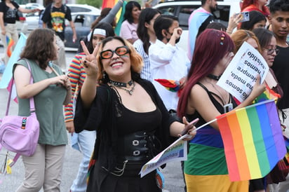 Este sábado se realizó la primera marcha LGBT que se hace en conjunto en Gómez Palacio y Lerdo. (FERNANDO COMPEÁN)