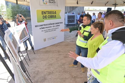 Alcaldesa entrega obra de pavimentación en el acceso de Gómez Palacio a carretera de Ciudad Juárez